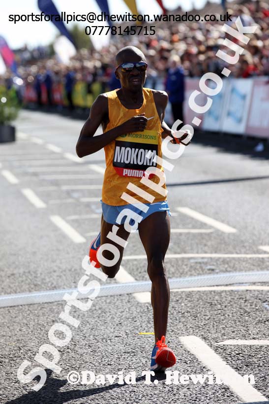 Stephen Mokoka 4th in the mens Morrisons Great North Run. Photo: David T. Hewitson/Sports for All Pics